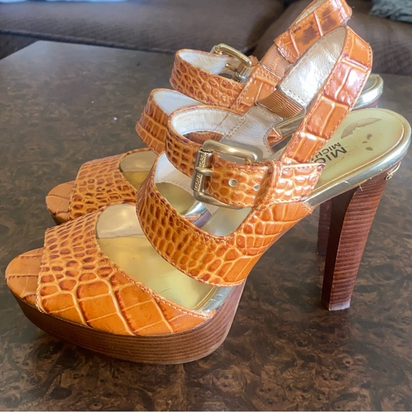 Michael Kors Snakeskin Platform Heels with Side Buckles  - size 7 - Picture 3 of 14